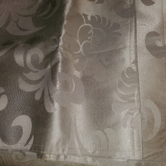 Table runner - Picture 3 of 3